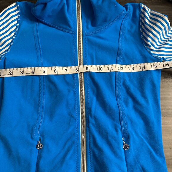 Lululemon Daily Yoga Jacket in Beaming Blue Polar Cream Striped Jacket Size 2 - Picture 8 of 9